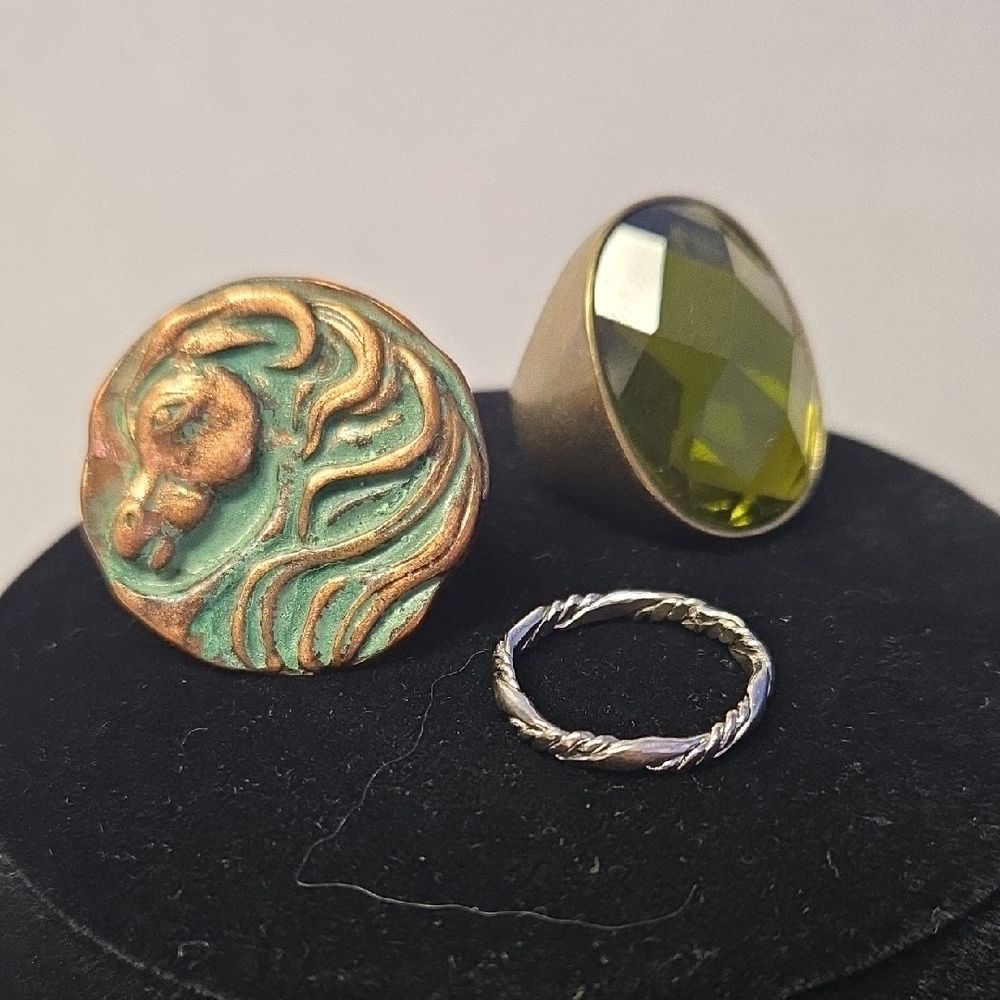 🌷3/$25 Three Fashion Rings Set